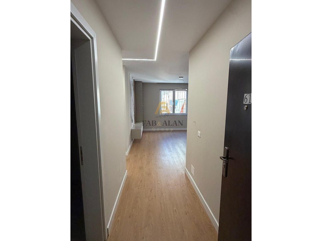SHITET, APARTAMENT 2+1, ISH-STACIONI I TRENIT
TEL:0692055138