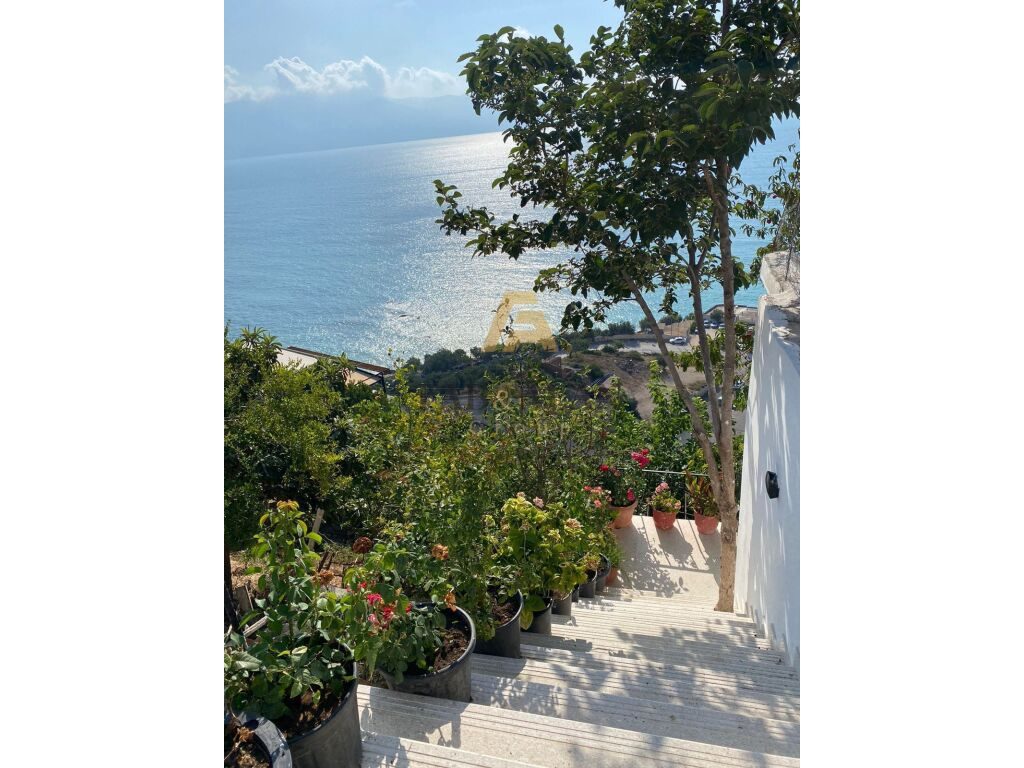SHTEPI PER SHITJE NE VLORE!