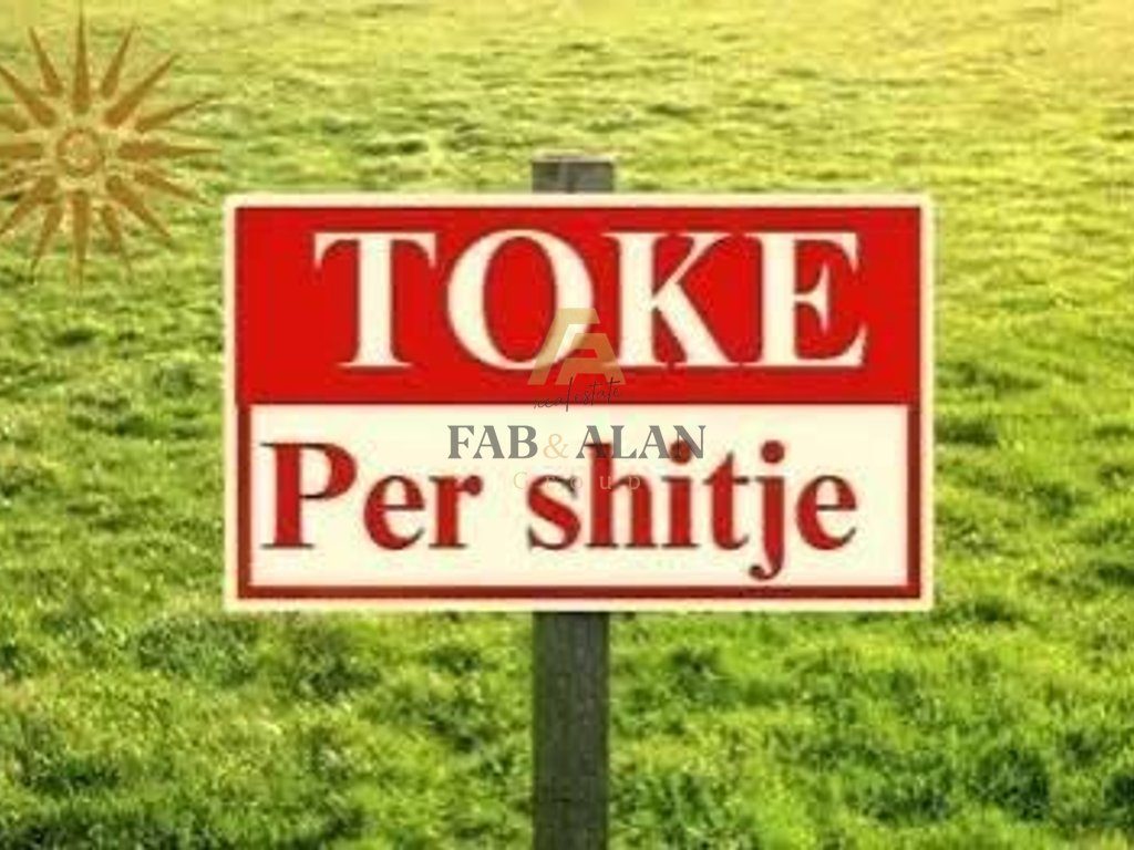 Shitet tokë unike në Borsh, 3200 m², vetëm disa hapa larg detit, në vijën e dytë.