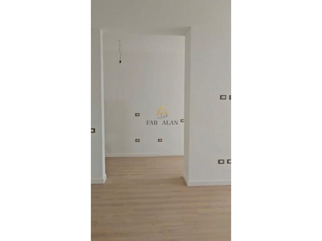 TEK VOLLGA NE DURRES APARTAMENT 3+1+2 PER SHITJE! 4