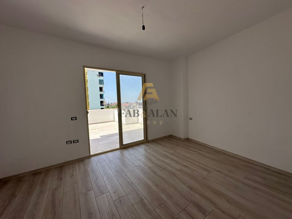 TEK PLAZHI ILIRIA APARTAMENT 1+1+VERANDE PER SHITJE! 4