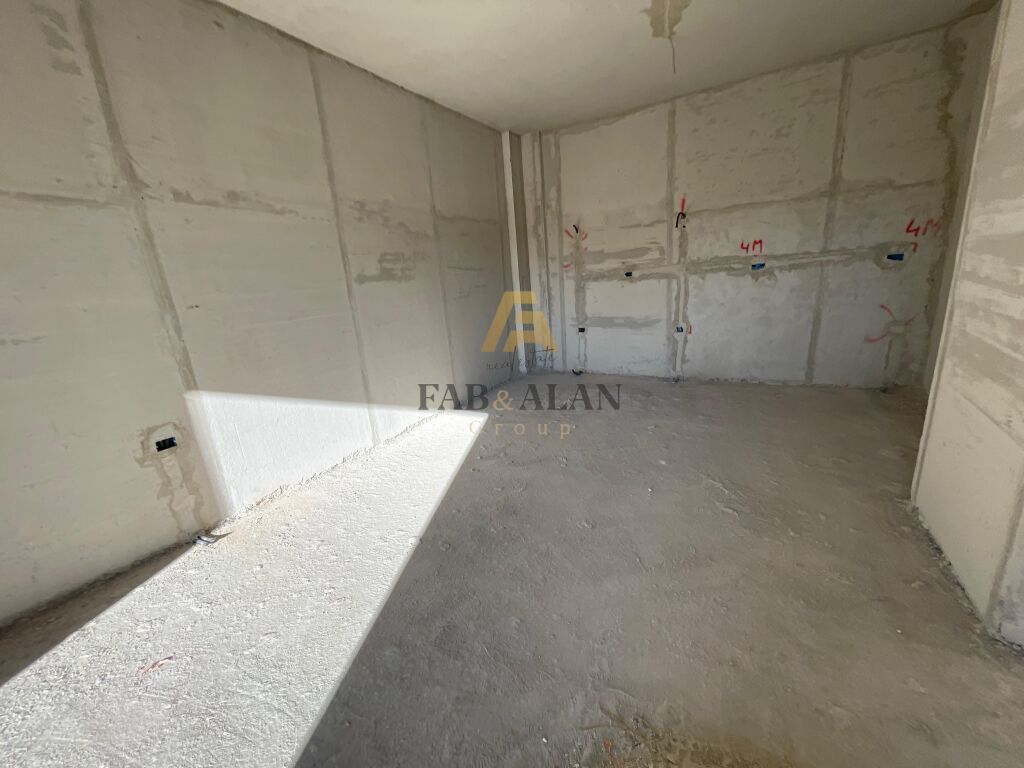 PRANE SHKOLLES SE KUQE, APARTAMENT 2+1+2 PER SHITJE! 2