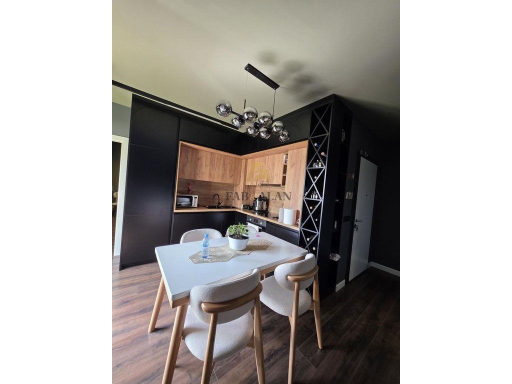 Shitet Penthouse Luksoz në Ali Demi 3