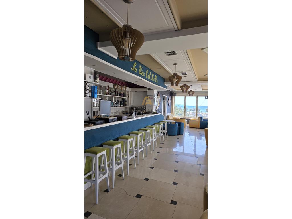 TEK VOLLGA NE DURRES LOKAL PER SHITJE!