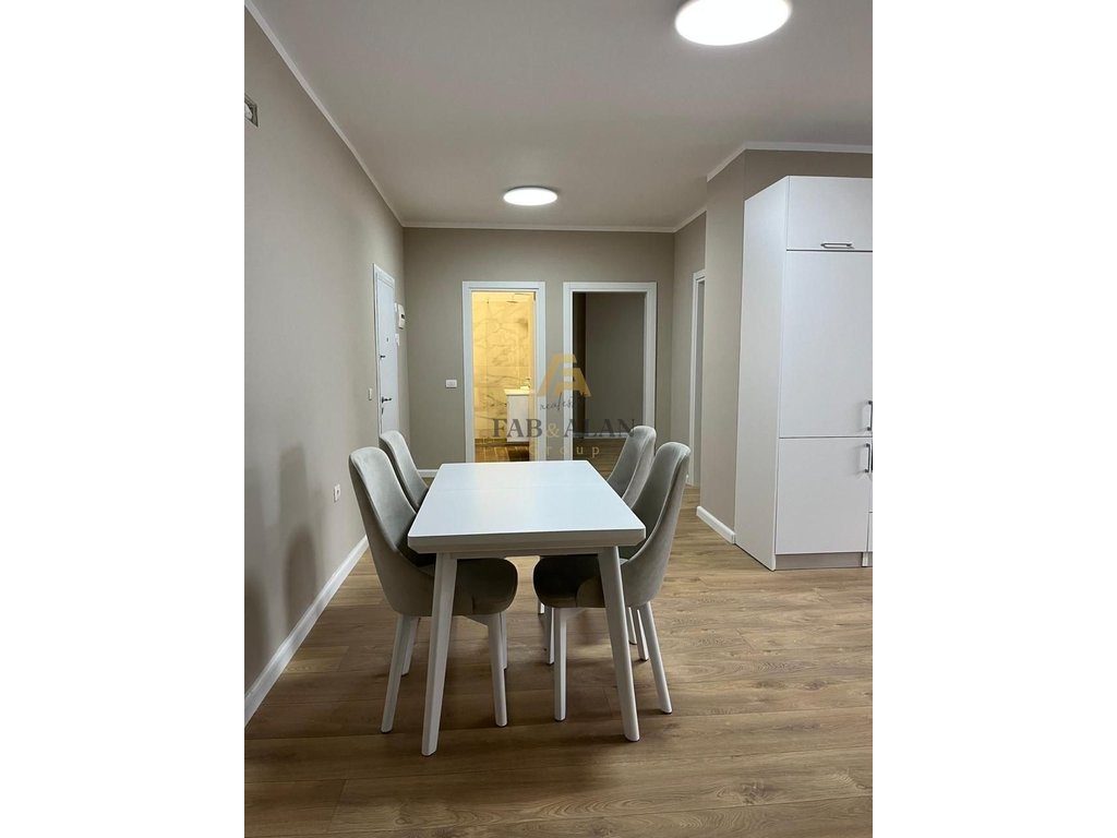 NE VOLLGA TE DURRESIT APARTAMENT 3+1+2+VERANDE PER SHITJE!