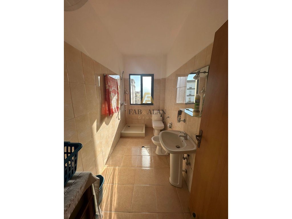 NE GOLEM APARTAMENT 1+1 PER SHITJE! 4