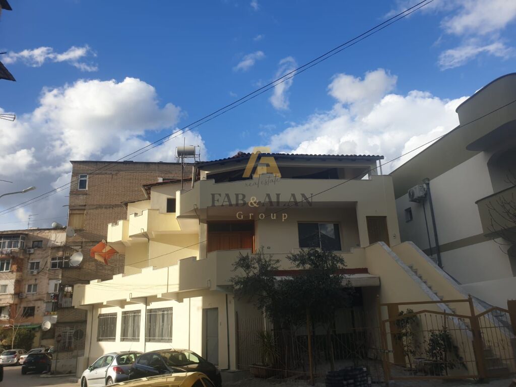 SHITET VILA 3 KATE MBRAPA SHKOLLES BAJRAM CURRI! 2