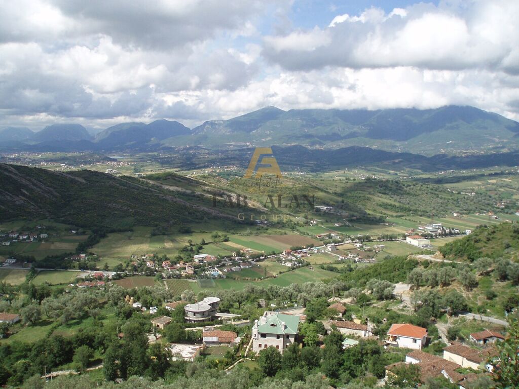 2000 M2 TOKE PER SHITJE NE PETRELEN E POSHTME!