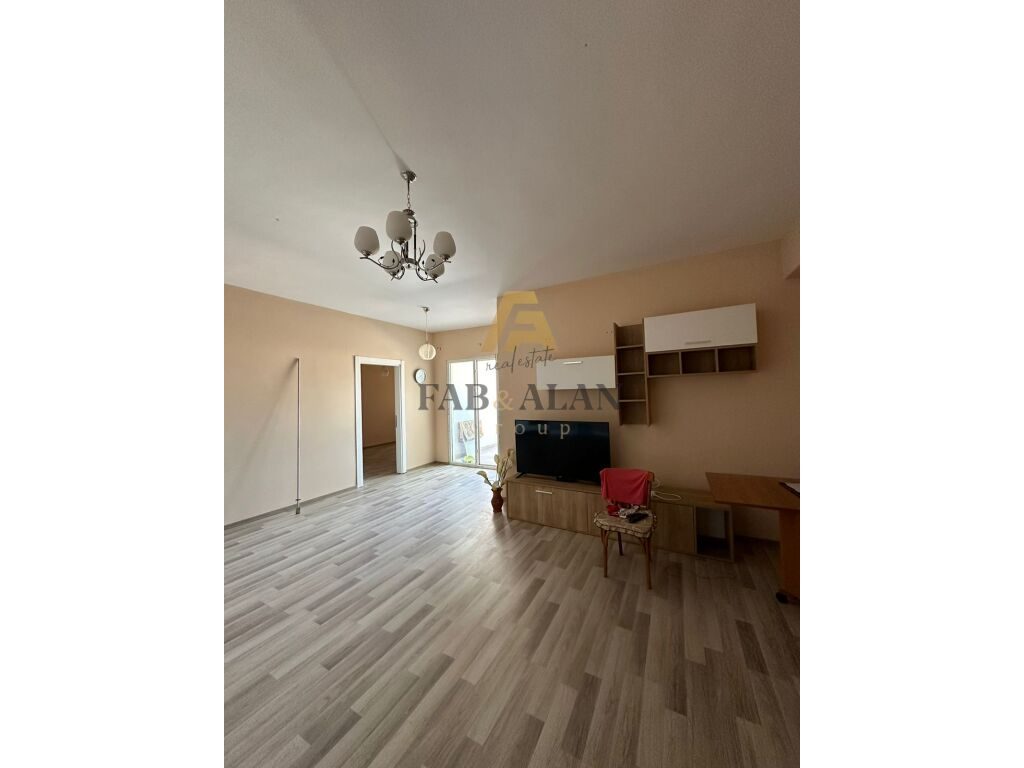 PRANE KOMISARIATIT NR.4 SUPER APARTAMENT 2+1 PER SHITJE!