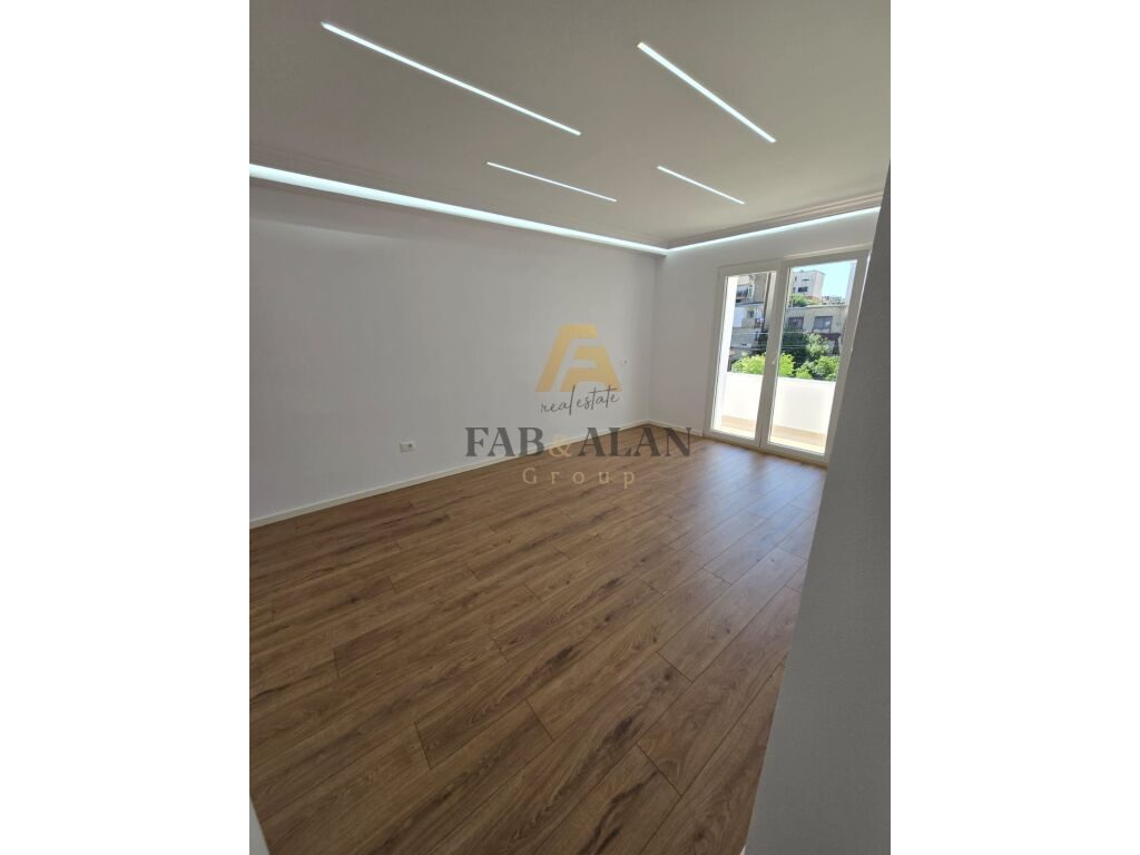 MIDIS AMBASADES AMERIKANE DHE INSTITUTIT TE HIGJIENES, APARTAMENT 2+1 PER SHITJE!