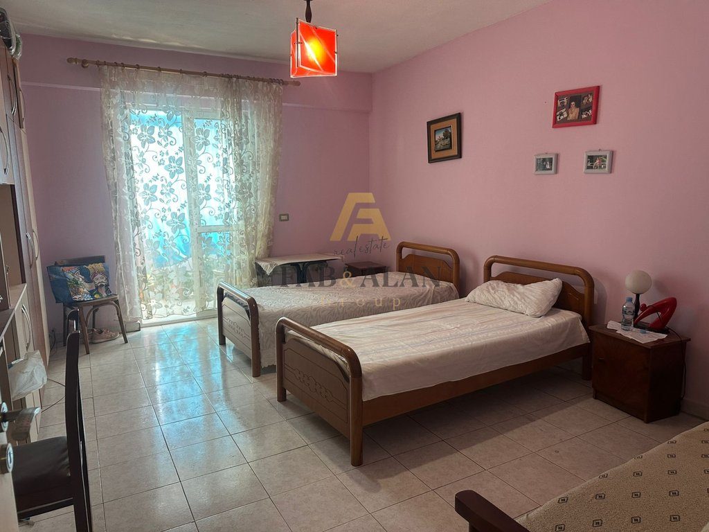 NE LAPRAKE TEK PALLATET E ARABIT APARTAMENT 2+1 PER SHITJE! 4