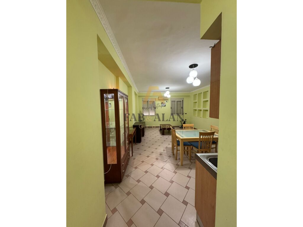 TE RRUGA DURRESIT APARTAMENT 2+1 ME QERA! 2