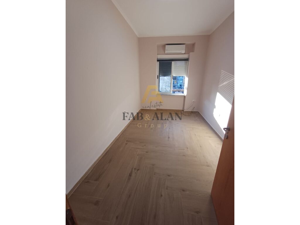 TEK SHALLVARET PERBALLE TAJVANIT AMBIENT BIZNESI PER QERA! 4