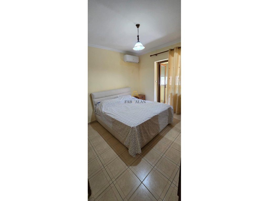 TEK RRUGA FORTUZI APARTAMENT 2+1+2+2BLK PER SHITJE! 4