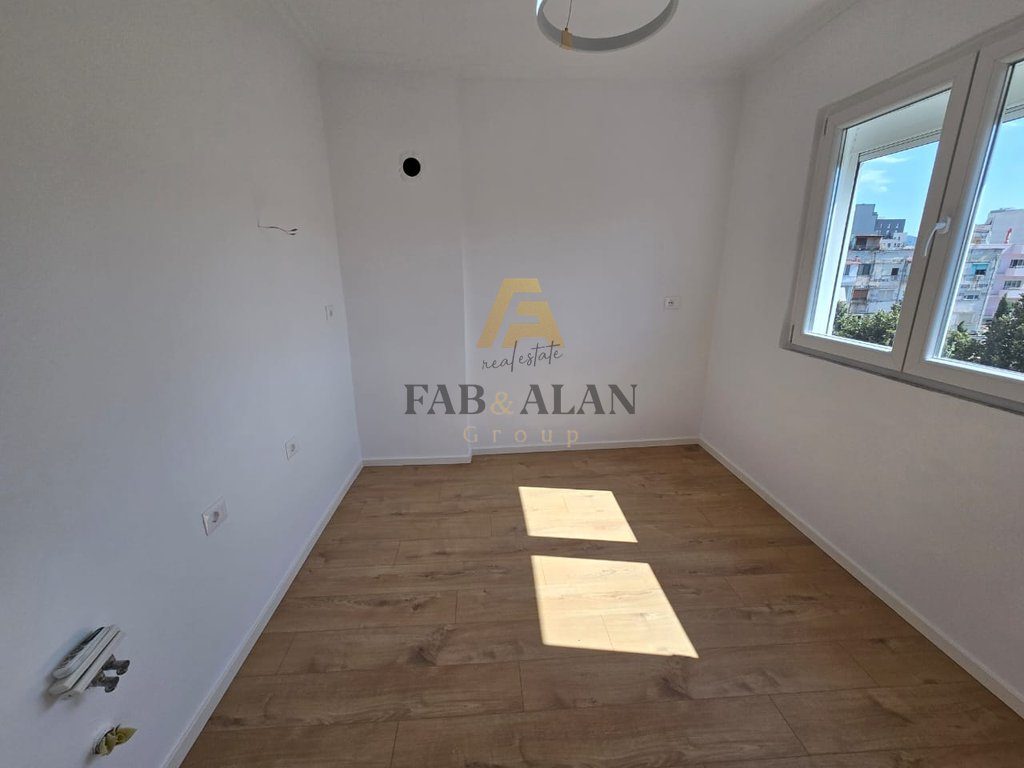 TEK RRUGA BARDHYL APARTAMENT 2+1 PER SHITJE! 2
