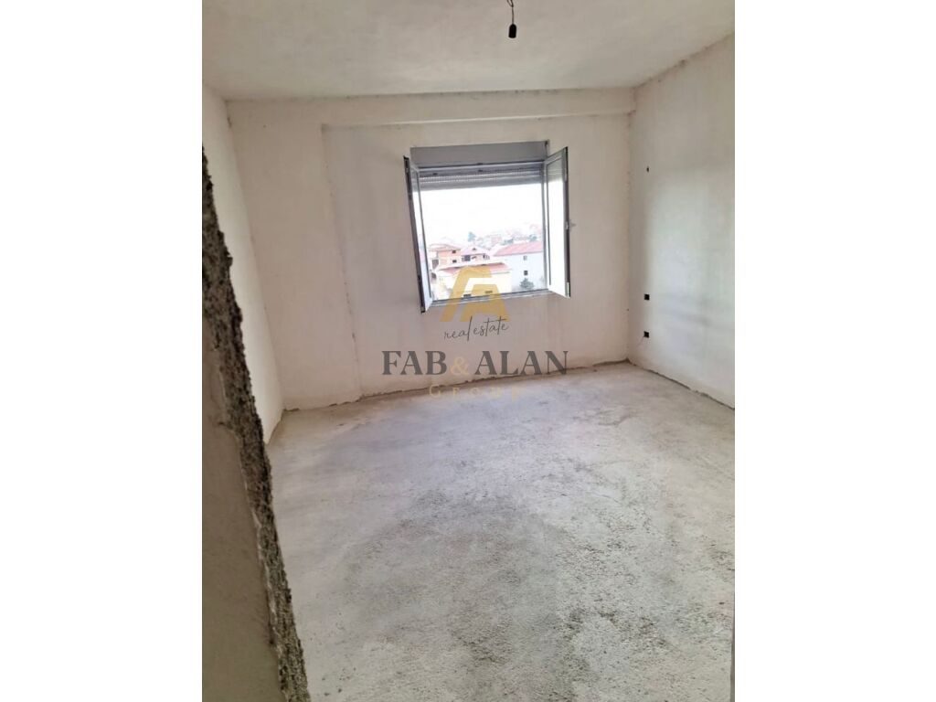 Apartament 2+1+2 + Garazh per shitje ne Babrru! 4