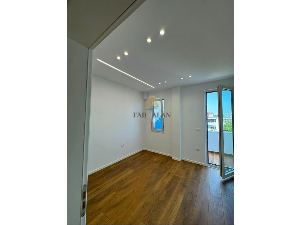 🏡 Shitet Apartament 2+1 – Rruga 4 Dëshmorët, Tiranë 2