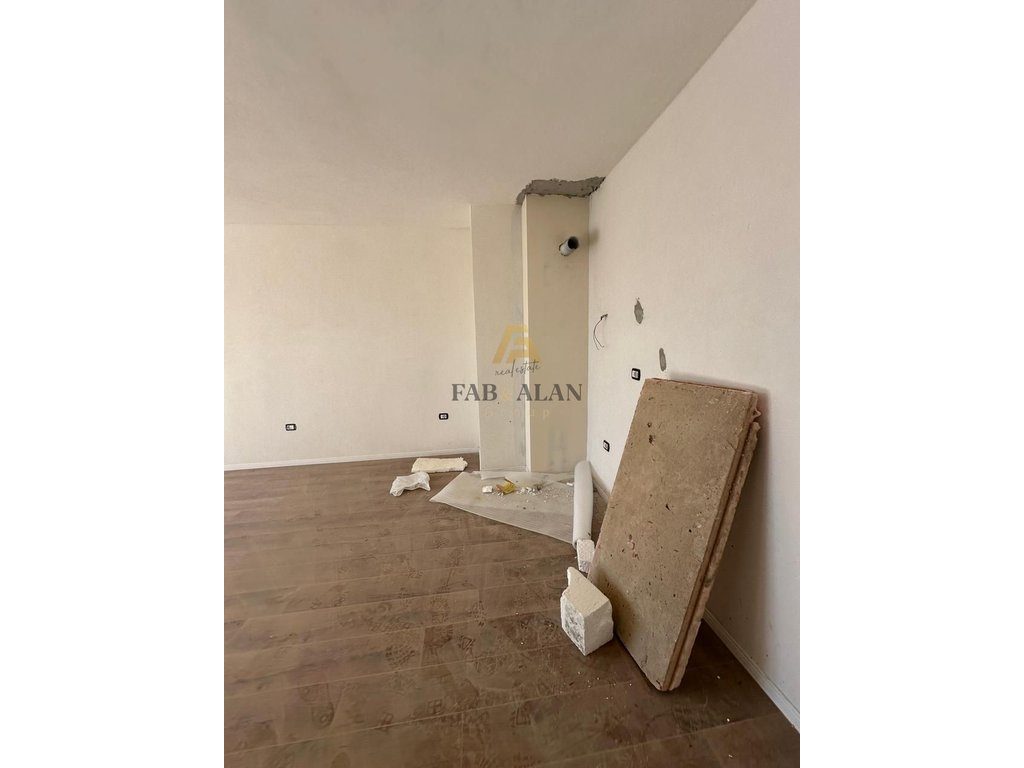 APARTAMENT PER SHITJE KOMPLEKSI TURDIU 2+1+2 ISH FUSHA AVIACIONIT 4