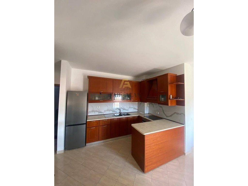 PRANE KINOSTUDIOS APARTAMENT 2+1+2 PER QERA! 3