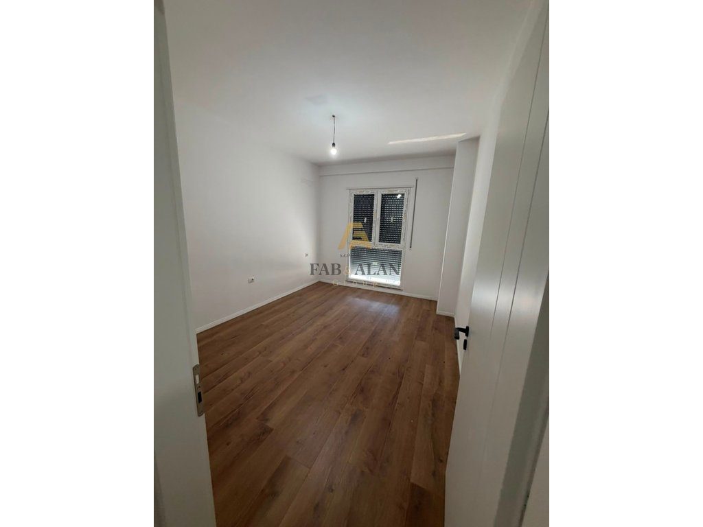 Shitet Apartament 2+1+2 në Kamëz 3