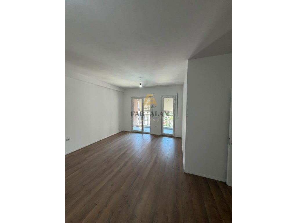 Shitet Apartament 2+1+2 në Kamëz