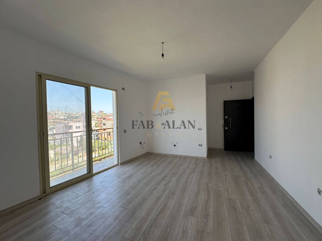TEK PLAZHI ILIRIA APARTAMENT 1+1+VERANDE PER SHITJE!