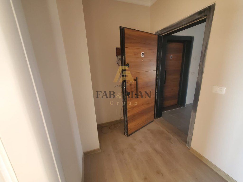 NE SPITALLE TE DURRESIT APARTAMENT 2+1 PER SHITJE! 4