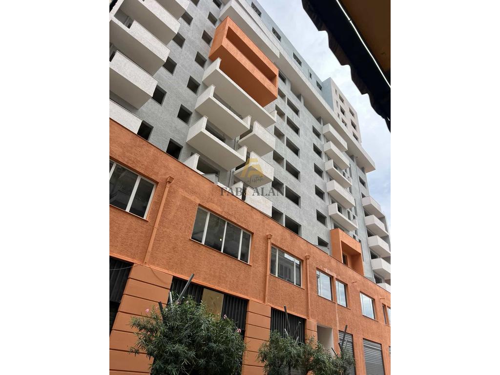 TEK 3-SHI APARTAMENT 2+1+2 PER SHITJE! 1