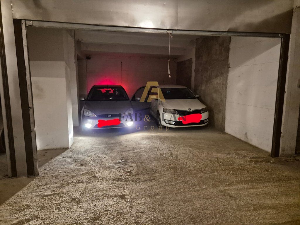 NE ASTIR TEK 2 PALMAT GARAZH PER SHITJE!