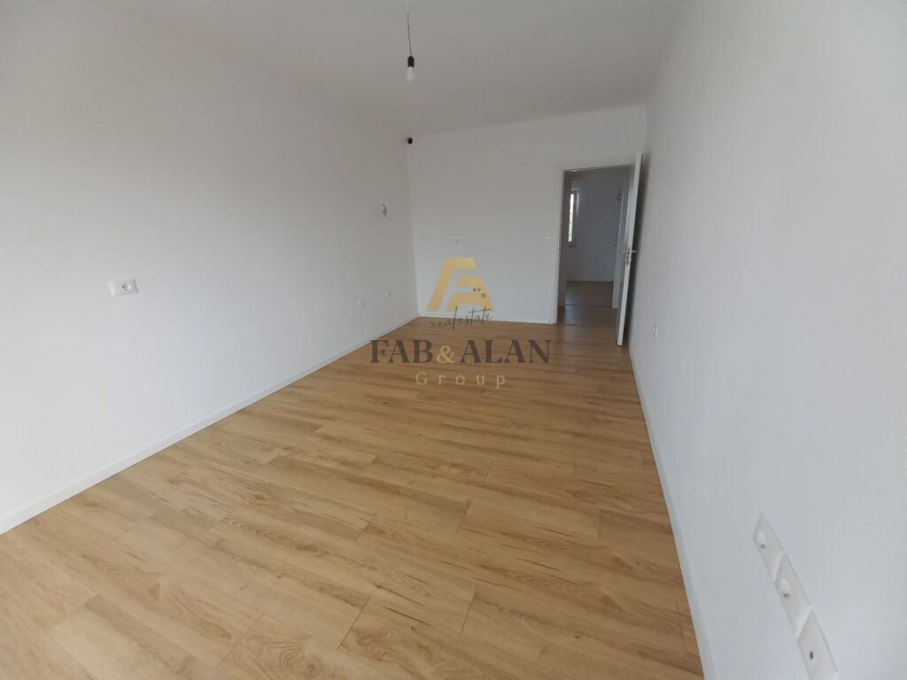 PRANE GJIMNAZIT A.Z.CAJUPI APARTAMENT 1+1 PER SHITJE! 2