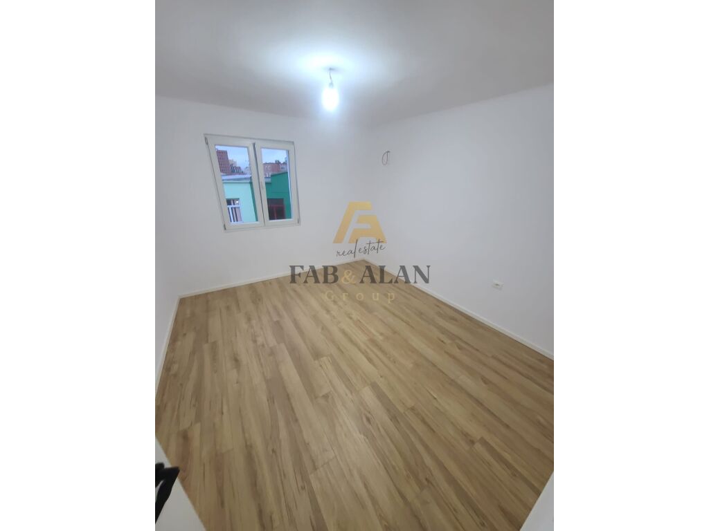 PERBALLE SHKOLLES 4 DESHMORET APARTAMENT 1+1 PER SHITJE! 4