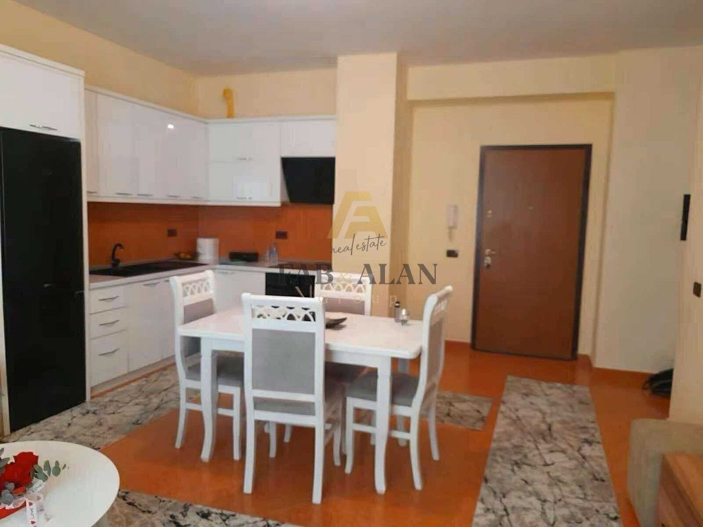 SHITET APARTAMENT 2+1 NE FIER! 2
