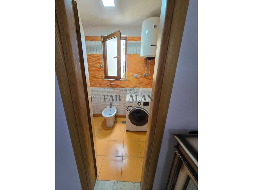 TEK ASTIRI (PALLATI EVERESTIT) APARTAMENT 3+1+2WC+2 BALLKONE PER SHITJE ! 4