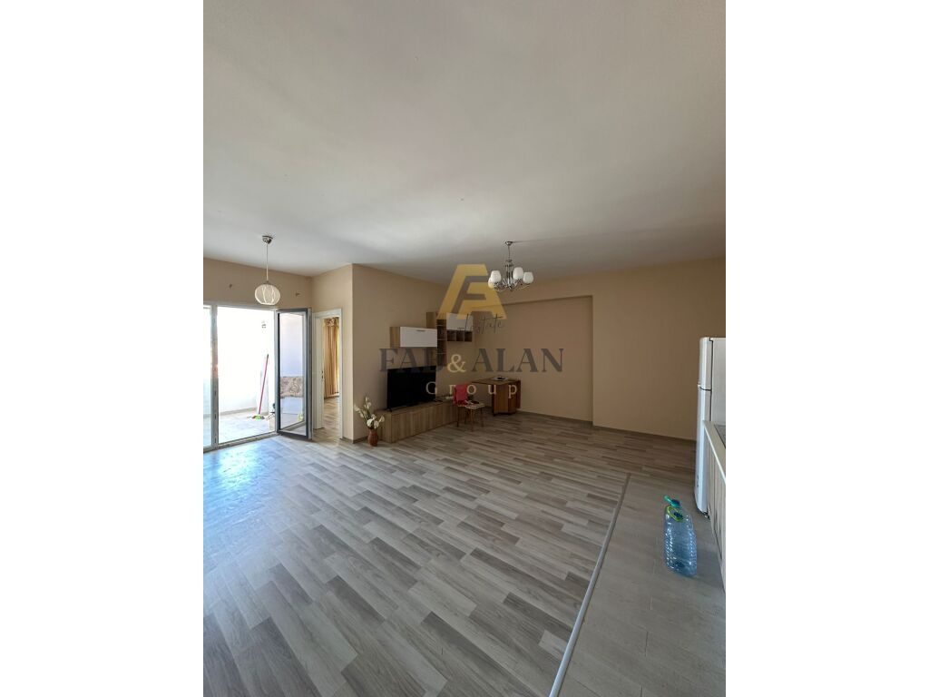 PRANE KOMISARIATIT NR.4 SUPER APARTAMENT 2+1 PER SHITJE! 3