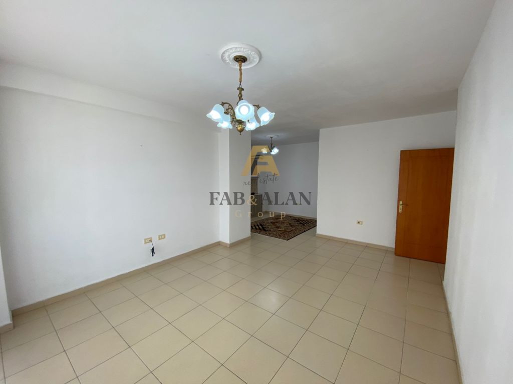 NE ASTIR,PRANE VILES L APARTAMENT 2+1+3 BALLKONE PER SHITJE ! 4