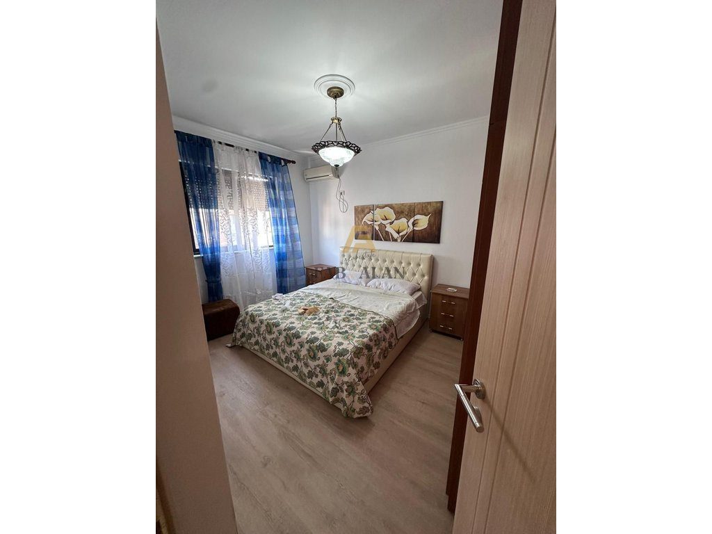 TEK RRUGA BARDHYL APARTAMENT 2+1 PER SHITJE! 4