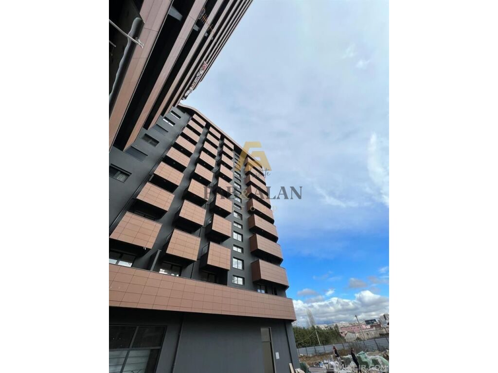 NE ASTIR TEK KOMPLEKSI OASIS APARTAMENT 2+1+2+POST PARKIMI PER SHITJE!