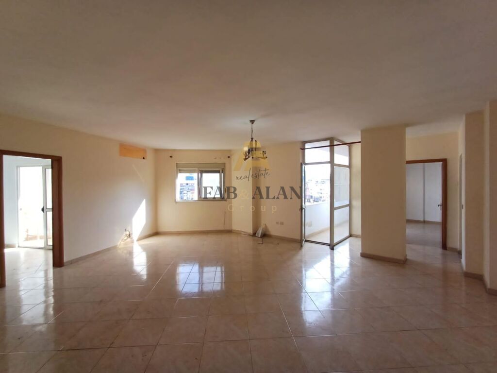 APARTAMENT 2+1 PER SHITJE TEK RRUGA E BARRIKADAVE! 4