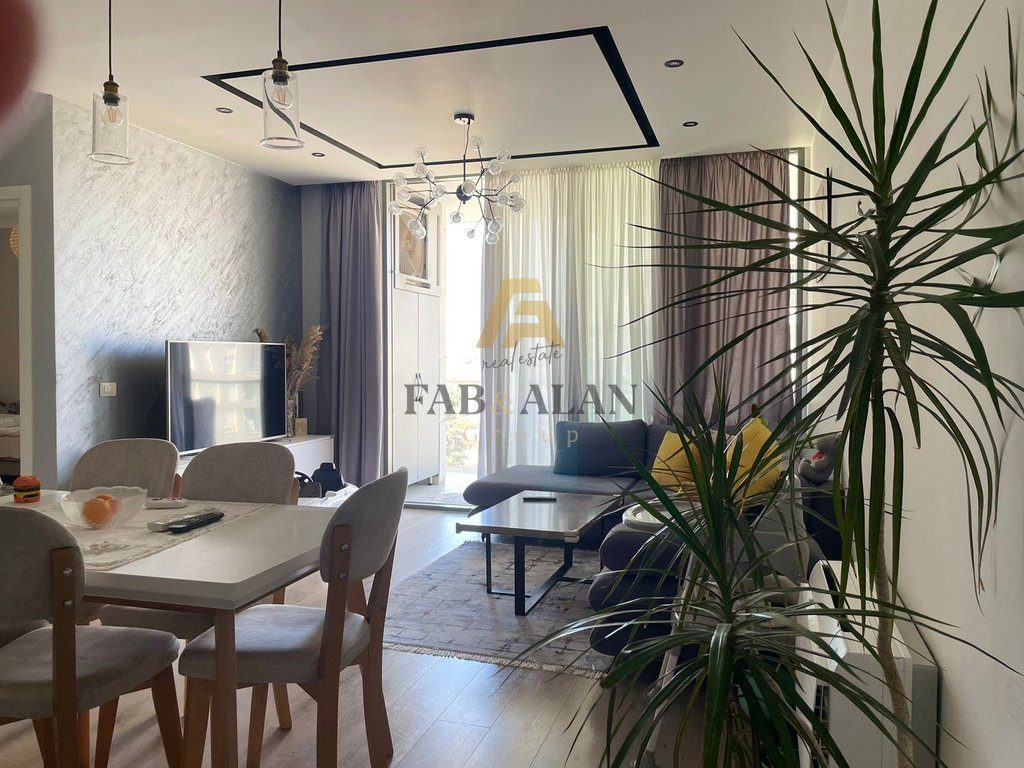 TEK FIORI DI BOSKO APARTAMENT 2+1+2 PER SHITJE!