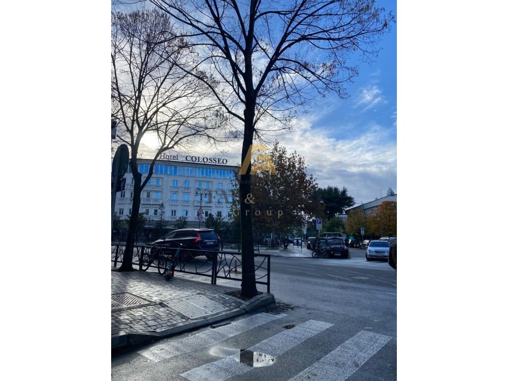 TE RRUGA E DURRESIT, BLLOKU I AMBASADAVE, APARTAMENT 2+1+2 PER SHITJE!