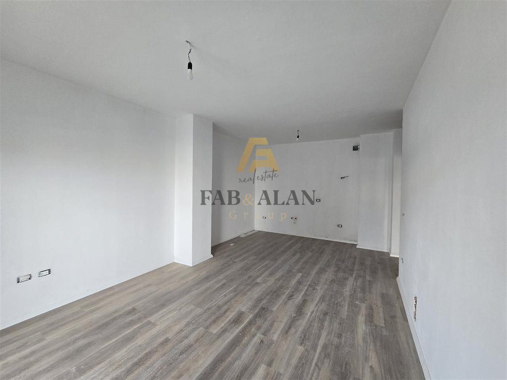 TEK KOMPLEKSI AURA APARTAMENT 1+1 PER SHITJE! 2