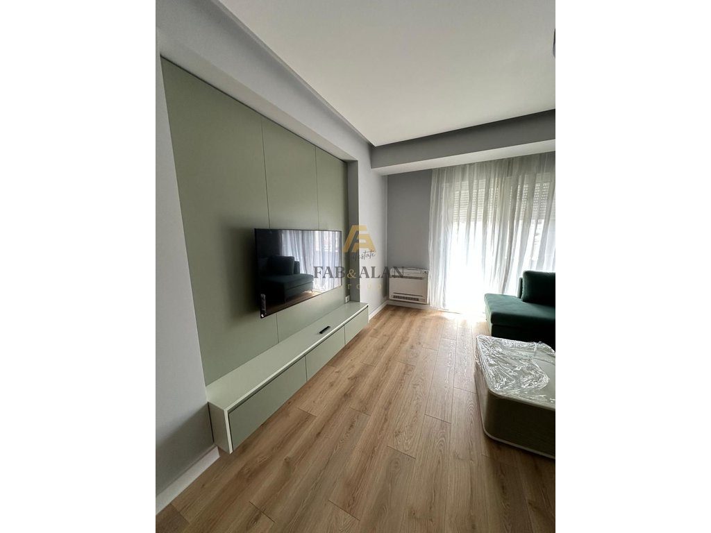 TEK ISH PARKU I AUTOBUZAVE PRANE REPORT TV APARTAMENT 3+1+2 PER QERA! 2