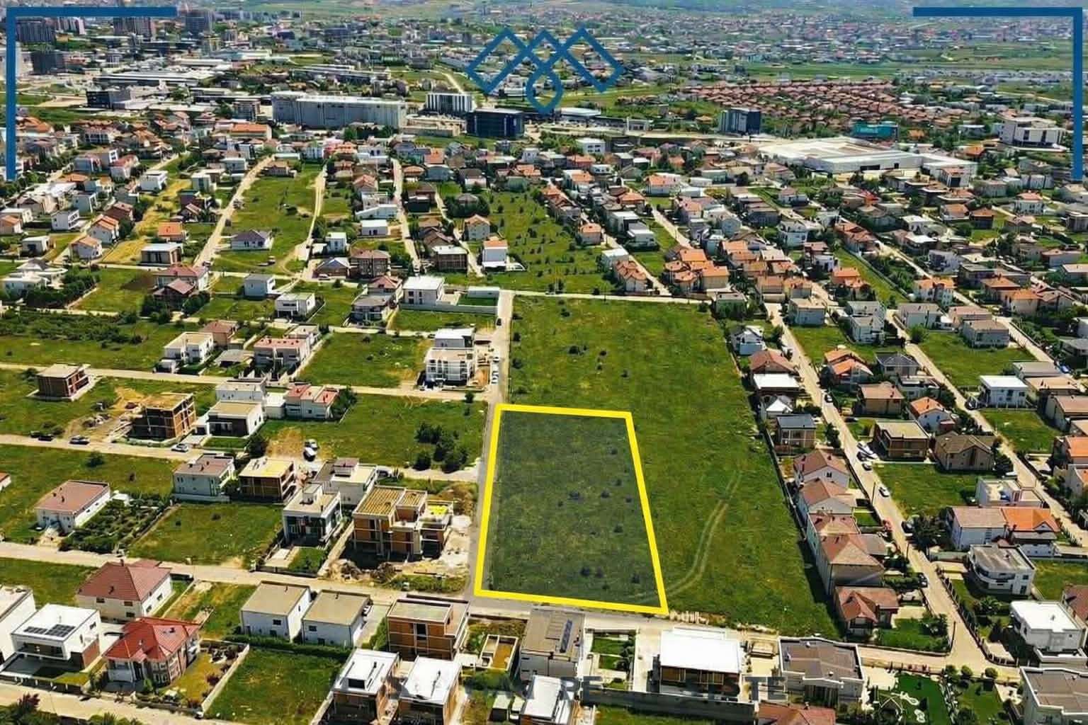 OFROHET PËR SHITJE TRUALL NË VETERNIK – 41 ARI, MBRAPA GRAND STORE