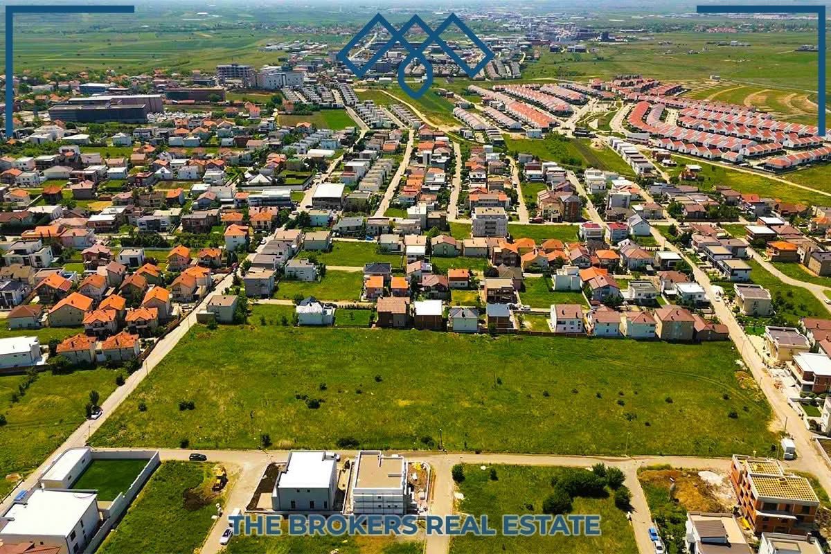 OFROHET PËR SHITJE TRUALL NË VETERNIK – 41 ARI, MBRAPA GRAND STORE 3