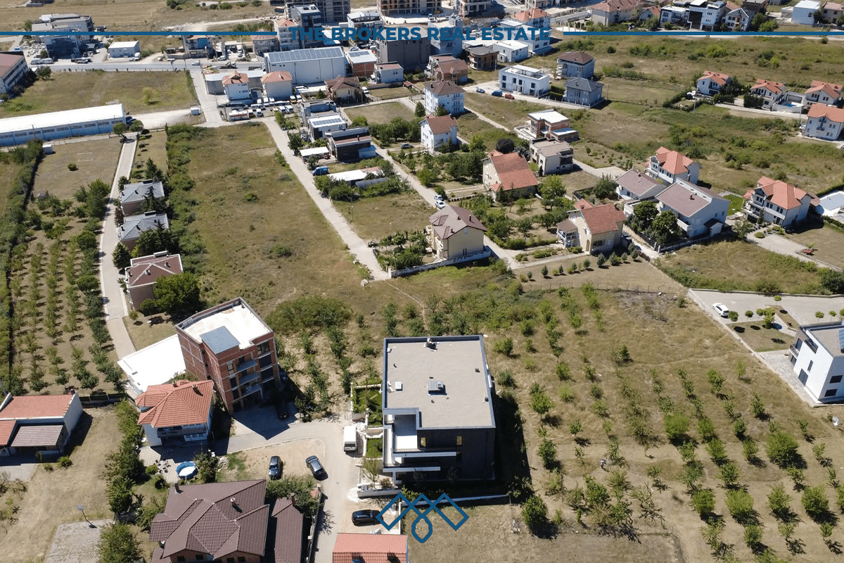 Parcelë në shitje 10 Ari – mbrapa Fshatit Ndërkombëtar. 3