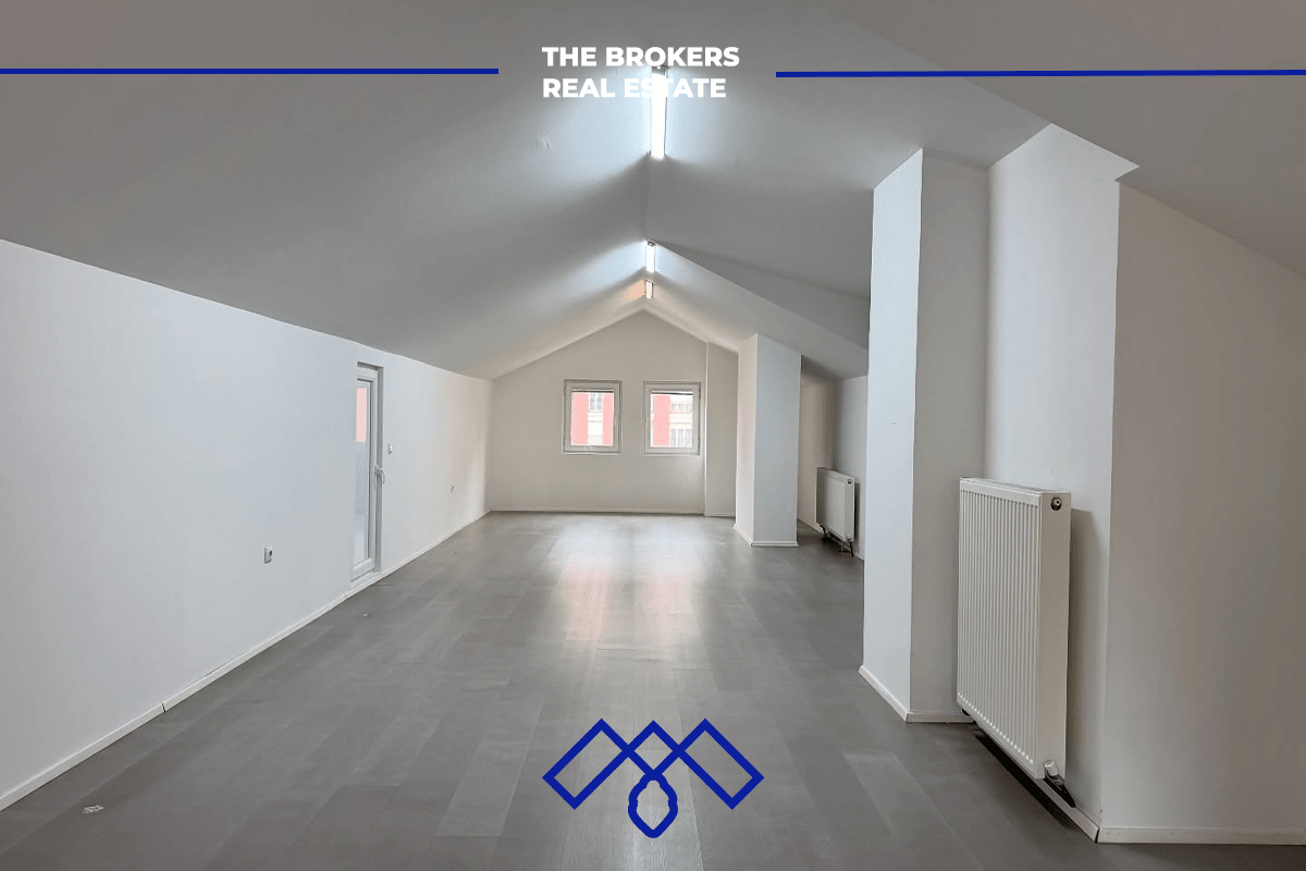Ofrohet për qira objekt afarist 430m², i pozicionuar në rrugën kryesore Muharrem Fejza.