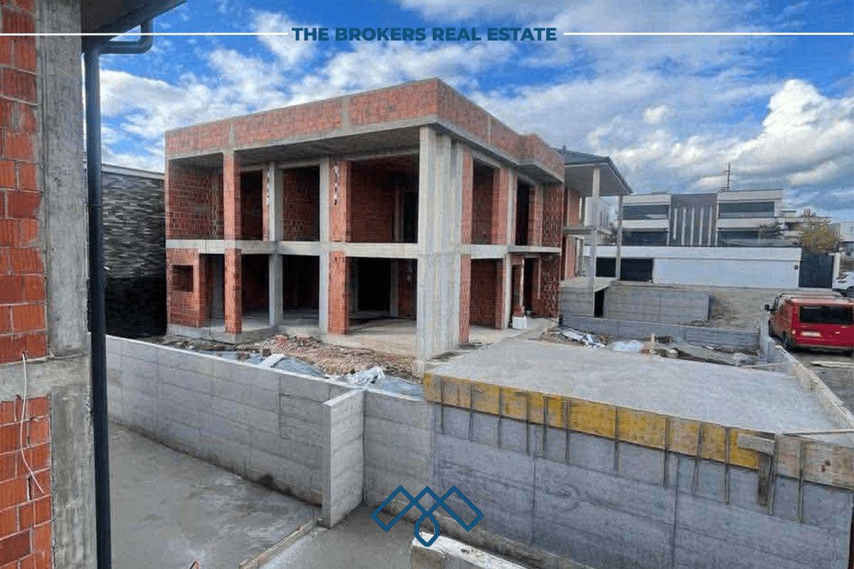 Shtëpi në shitje 290m2 – Veternik (mbrapa Gorenjës). 2