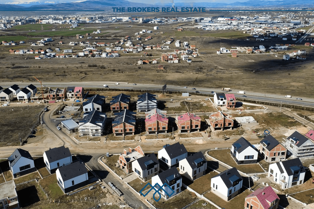 Shtëpi 210m2 në shitje – Lagjja Qendresa e Re/Veternik 4