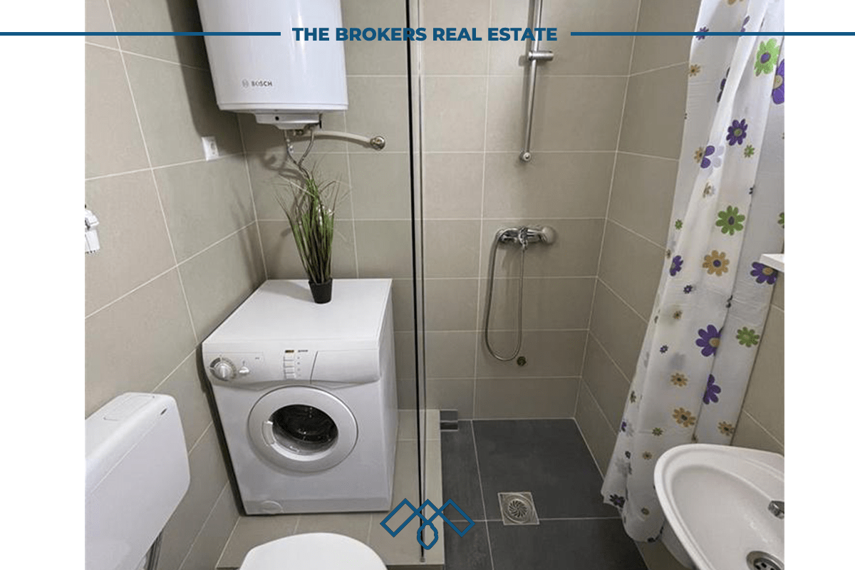 Banesë/zyre me qira 43m2 – Qendër. 4