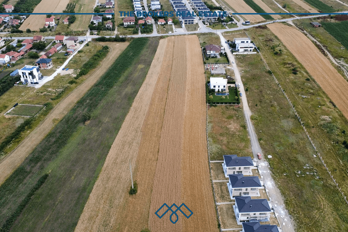 Truall në shitje 96 Ari – Çagllavicë – përballë lagjes Premiere Residence. 2